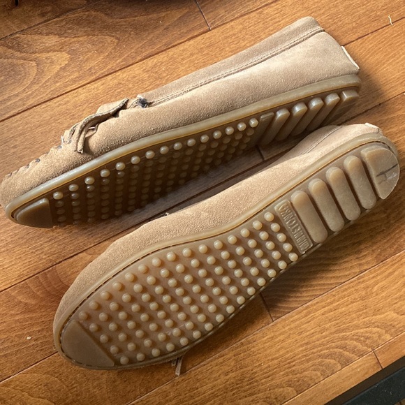 Minnetonka Kilty Tan Hardsole Moccasins- size 10 - Picture 3 of 5